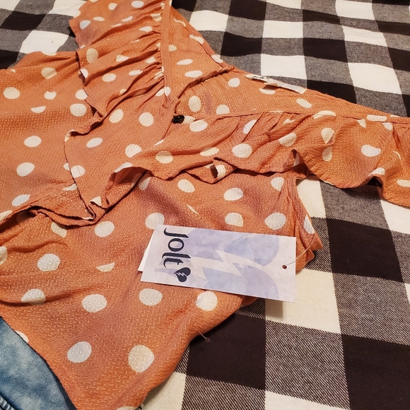 NWT | Junior's ruffle and tie crop top - Picture 2 of 4